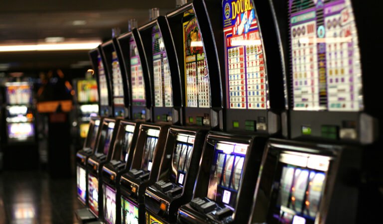 What Are The Features Of Game Slot Machines?