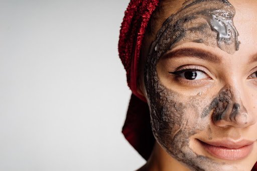 Why Do Skincare Experts Advise Using Charcoal Face Wash for Oily Skin?