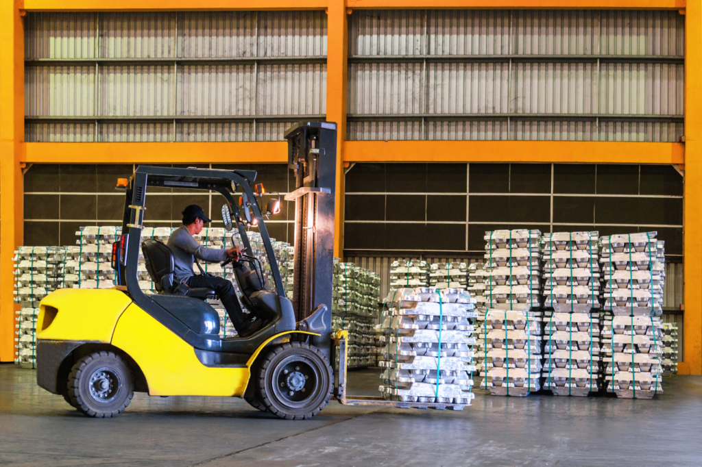 Pallet Jack vs Forklift