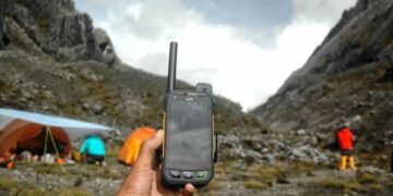 4 Reasons to Get an Emergency Satellite Phone