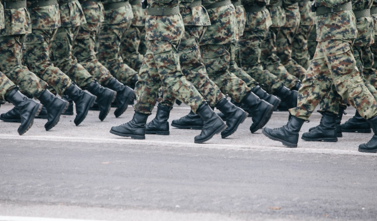 <strong></noscript>What Are the Common Reasons for Joining the Military?</strong>