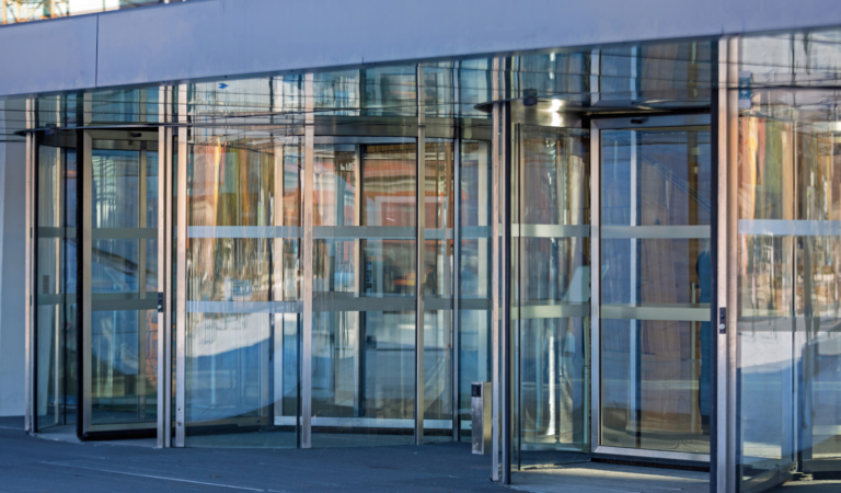 <strong></noscript>6 Benefits of Investing in Automatic Doors for Your Business</strong>