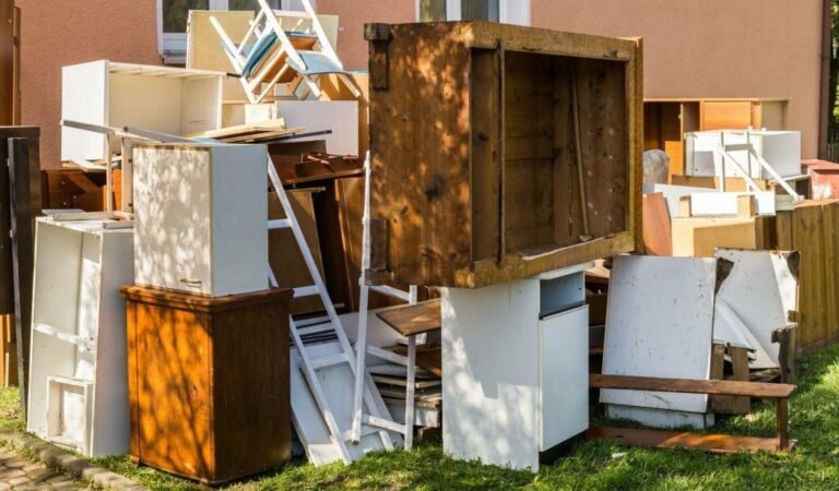 Declutter With Ease: What To Expect From A Junk Removal Service