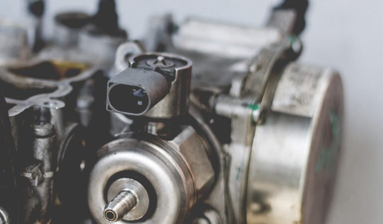 How to Tell if Your Car Needs an Engine Cleaning Service
