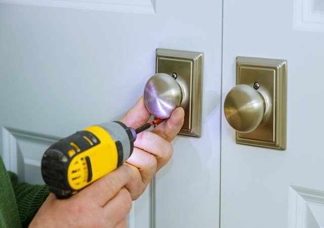 Locksmiths For Any Emergency: Your 24/7 Security Lifesaver