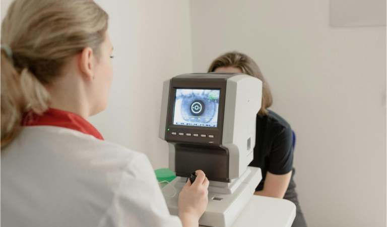 Cataract Surgery: 5 Key Considerations Before Booking Your Procedure