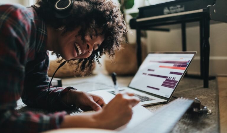 How Online Singing Lessons Are Revolutionizing Vocal Training