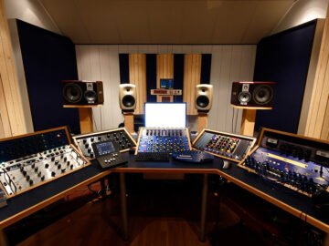 Mastering Services