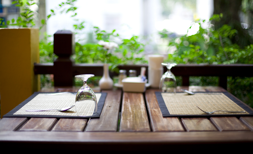 STYLES OF RESTAURANT TABLE