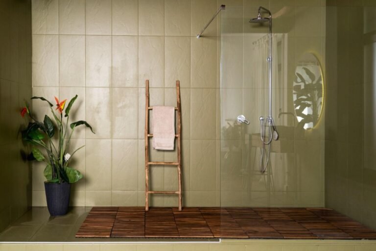 Shower Screen