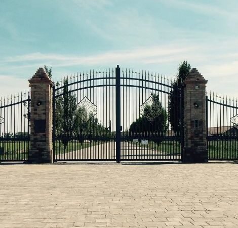 How Extreme Temperatures Impact Automated Commercial Gates