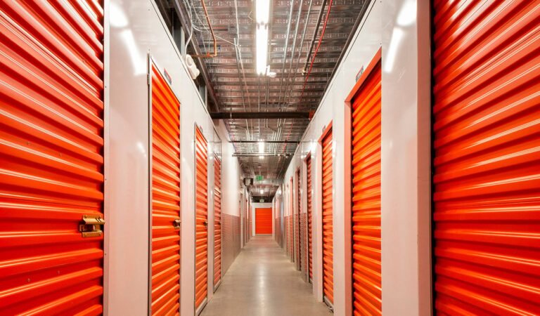 How 24 Hour Storage Facilities Improve Convenience for Home and Business Owners