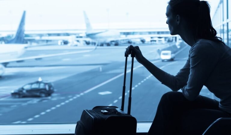 How Delay Length and Distance Affect Passenger Rights for Delayed Flight Compensation