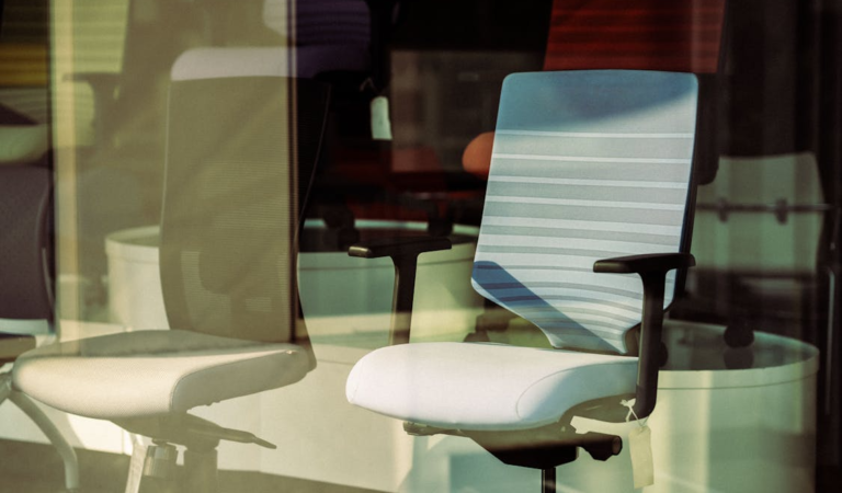 How Mesh Ergonomic Office Chairs Improve Posture Naturally