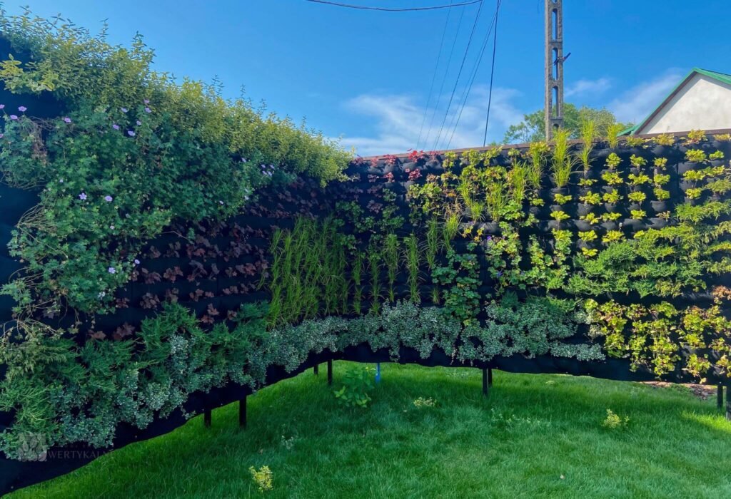 Free-Standing Green Walls